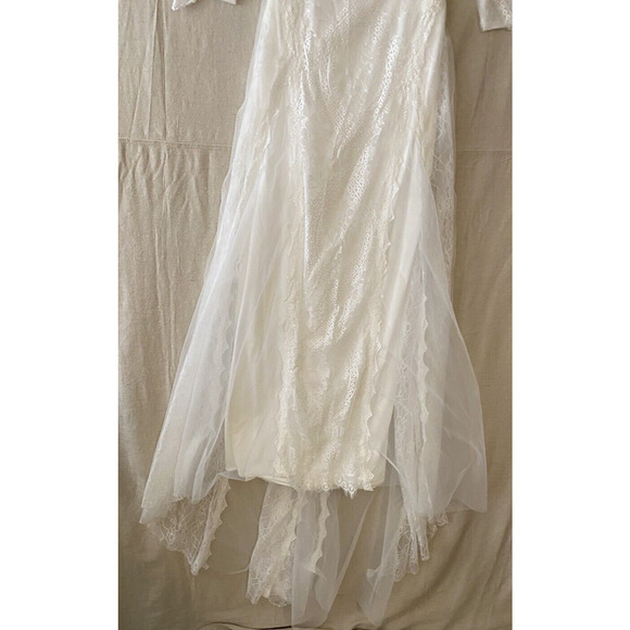 NWT Merry's Wedding Dress Size 4 Sheer Lace Silky Lining Flowing Bottom Train - Picture 8 of 16